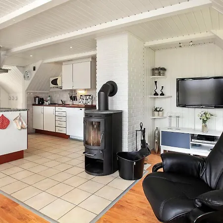 Three-bedroom Holiday In 86 Holiday home