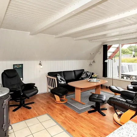 Three-bedroom Holiday In 86 *