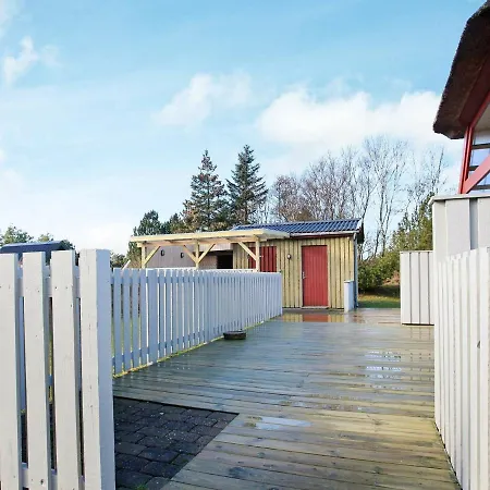 Three-bedroom Holiday In 86
