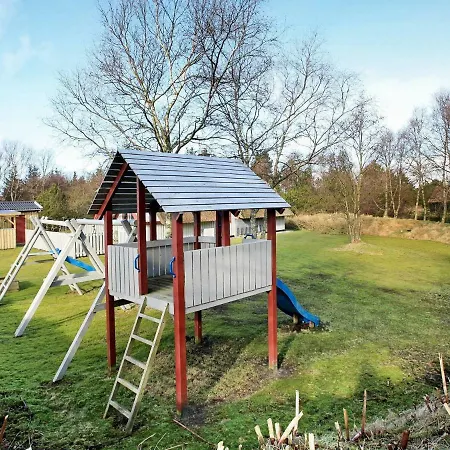 Three-bedroom Holiday In 86