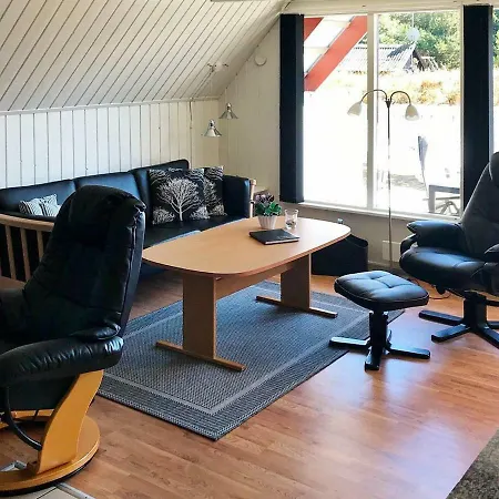 Three-bedroom Holiday In 86 Blavand