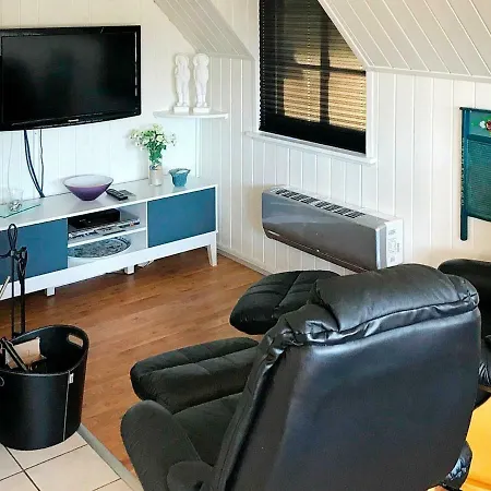 Three-bedroom Holiday In 86 Holiday home