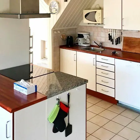 Three-bedroom Holiday In 86 * Blavand